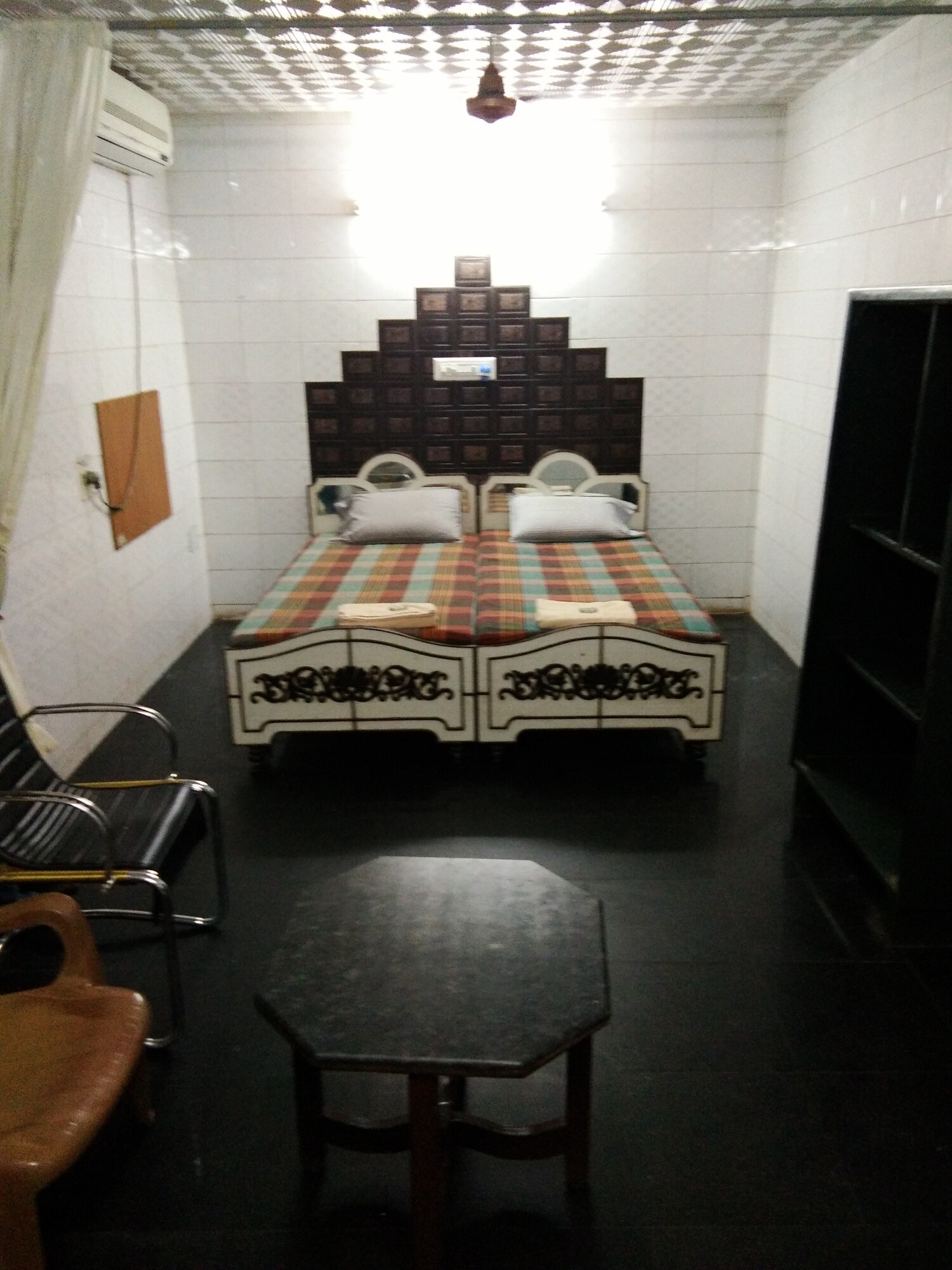Deluxe AC room at Dwaraka Lodge