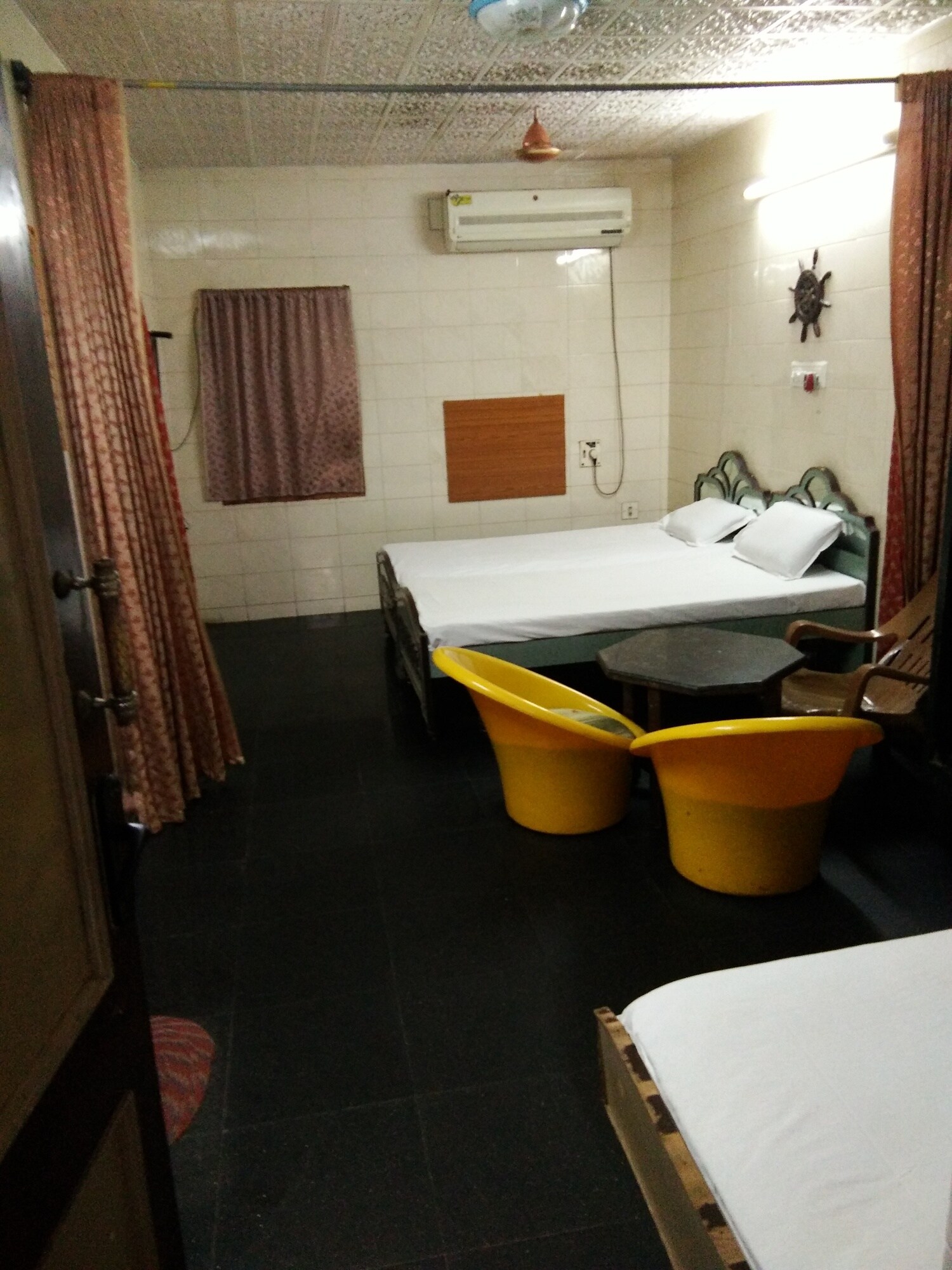 Family suite room at Dwaraka Lodge
